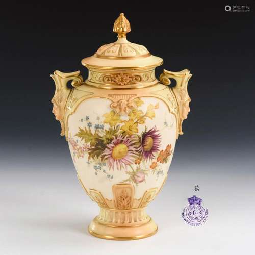 ENGLISH LIDDED VASE. ROYAL WORCHESTER.