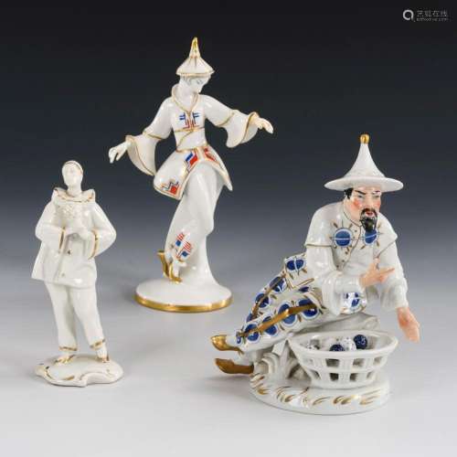 3 FIGURES: 2 CHINESE AND 1 PIERROT.