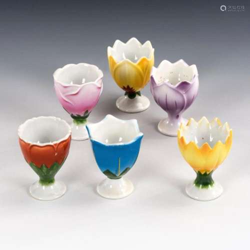 6 ART NOUVEAU EGG CUPS IN THE SHAPE OF FLOWERS.