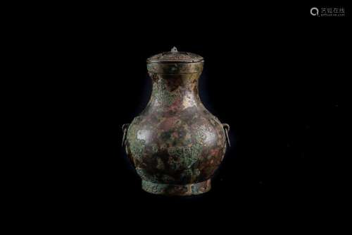 Petit vase Hu avec couvercle, en bronze de patine claire, or...