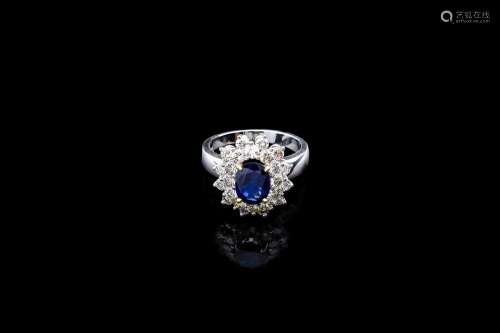 Bague en or blanc 18K (750°/00) sertie d'un saphir bleu tail...