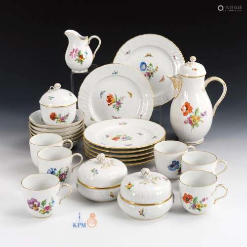 COFFEE SET WITH FLORAL PAINTING. KPM BERLIN.