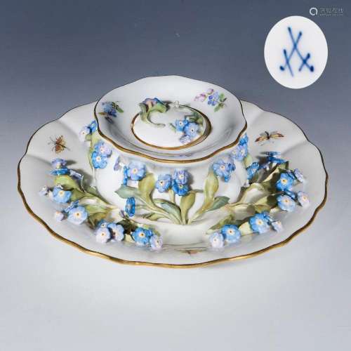 INKWELL, PRÉSENTOIR WITH PLASTIC FLORAL DECORATIONS. MEISSEN...