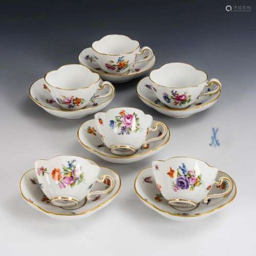 6 QUATREFOIL CUPS PAINTED WITH FLOWERS AND INSECTS. MEISSEN.