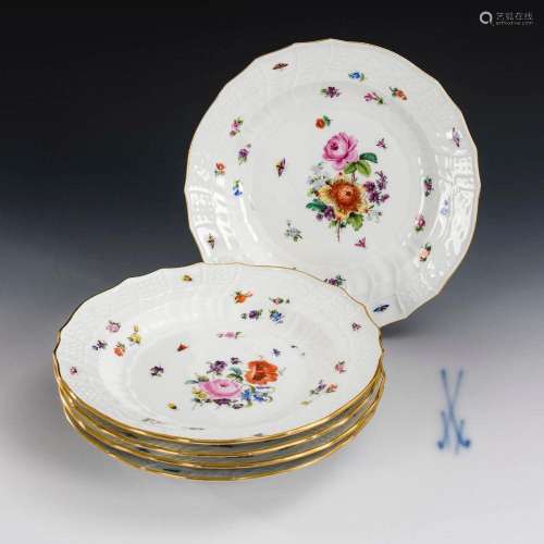 5 PLATES WITH FLORAL AND INSECT PAINTING. MEISSEN.