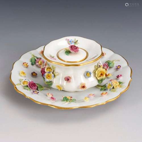 INKWELL WITH FLORAL DECORATION. MEISSEN.