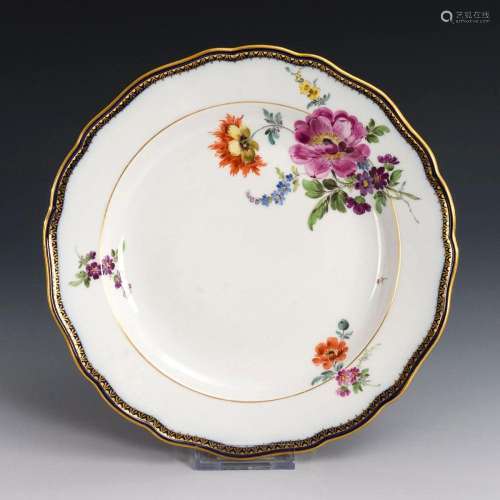 PLATE WITH COBALT RIM AND FLORAL PAINTING. MEISSEN.