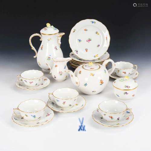 TEA/COFFEE SET WITH SCATTERED FLORAL PAINTING. MEISSEN.