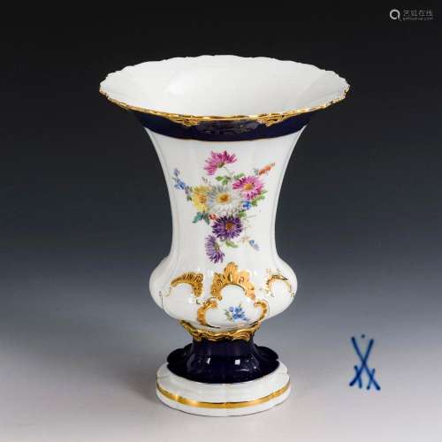 VASE WITH FLORAL PAINTING. MEISSEN.