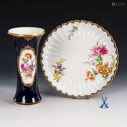 COBALT VASE AND FAN PLATE. MEISSEN.