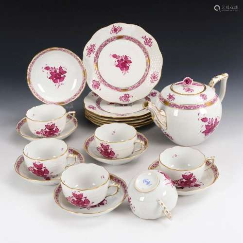 19 PIECES OF A TEA SET WITH PURPLE PAINTING. HEREND.