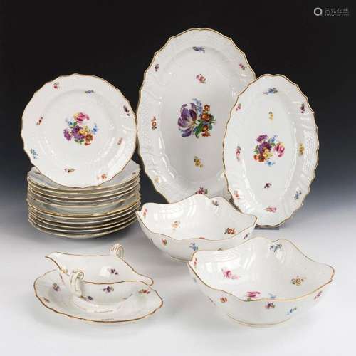 DINNER SERVICE WITH FLORAL DECOR. TEICHERT.