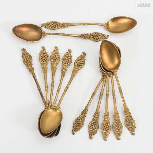 12 GILDED MOCHA SPOONS IN A CASE. WILHELM BINDER, SCHWÄBISCH...