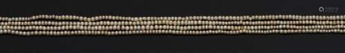 COLLIER de petites perles à résille, fermoir en or 750 mm. A...