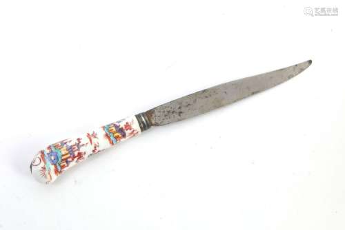 Saint-Cloud<br />
Couteau à manche en porcelaine tendre à dé...