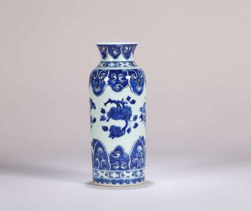 A blue and white flower porcelain vase