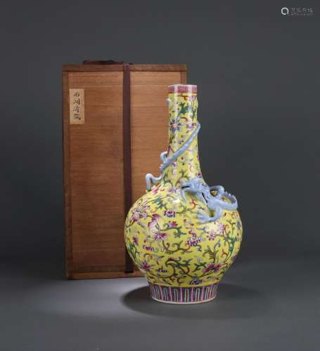 A famille rose flower porcelain dragon vase