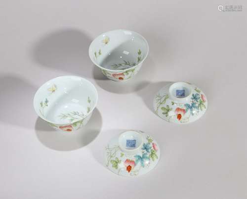 A pair of famille rose porcelain covered bowls