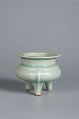 A Longquan kiln celadon porcelain censer