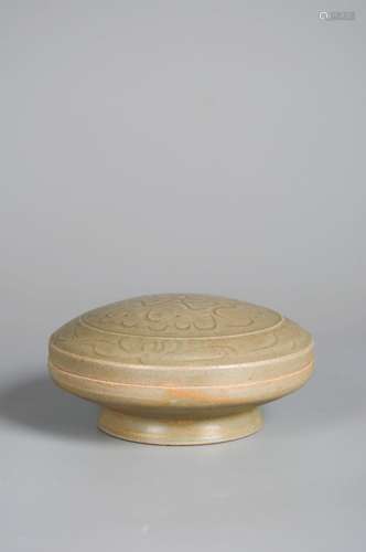 A flower carved Longquan kiln celadon porcelain box