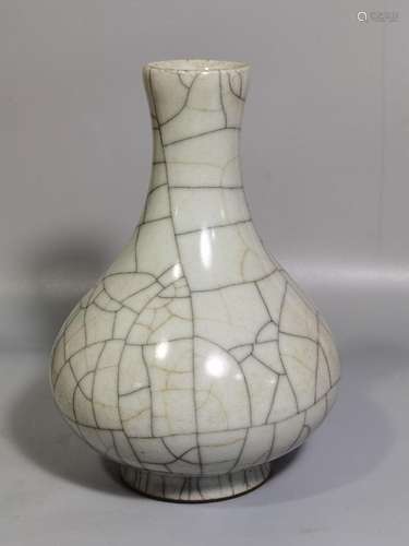 A Ge kiln glazed porcelain vase