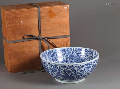 A blue and white phoenix and flower porcelain bowl