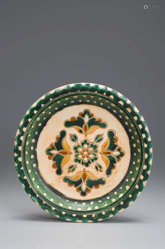 A green glazed flower porcelain plate