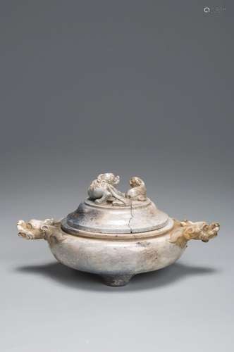 A jade lion censer with dragon shaped ears