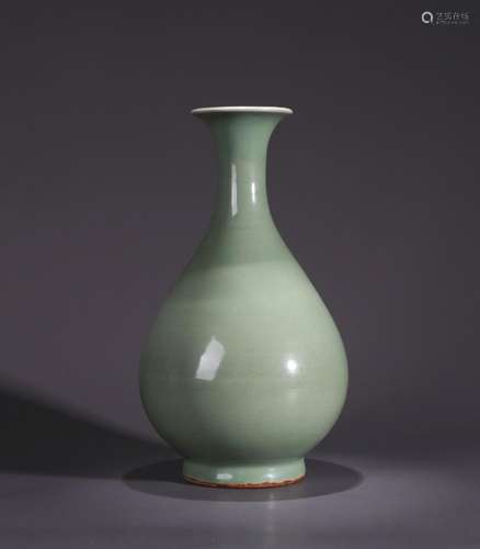 A Longquan kiln porcelain yuhuchunping