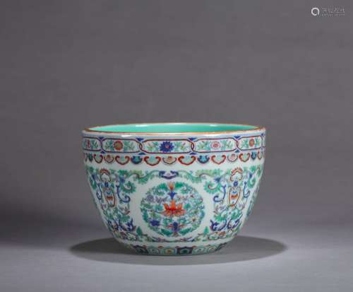 A doucai flower porcelain vat