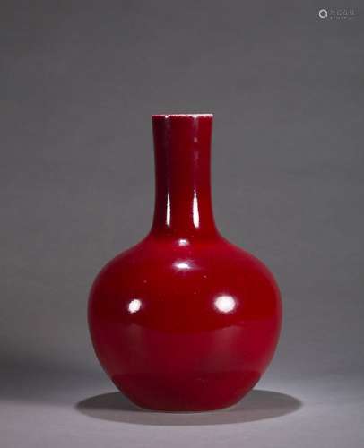 A red glazed porcelain tianqiuping