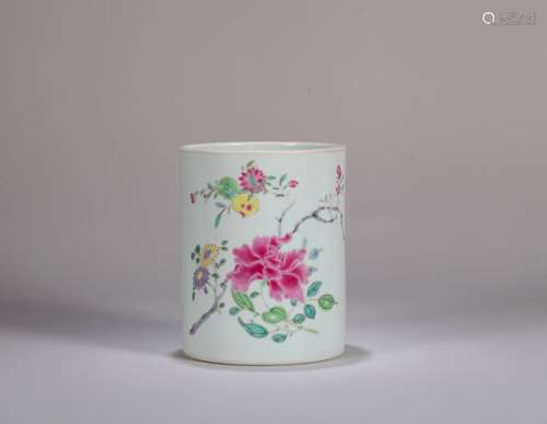 A famille rose flower porcelain brush pot