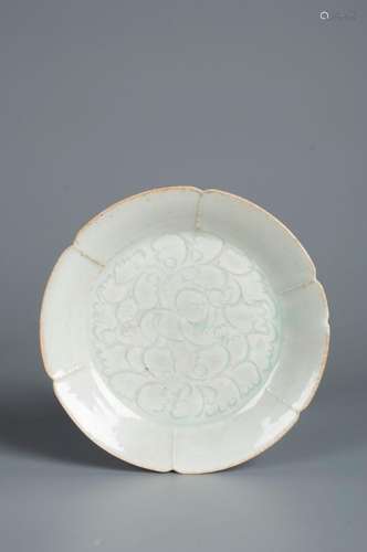 A figure carved Longquan kiln celadon porcelain plate