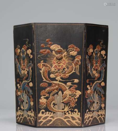 Chinese brush holder decorated with imperial dragons Mark un...