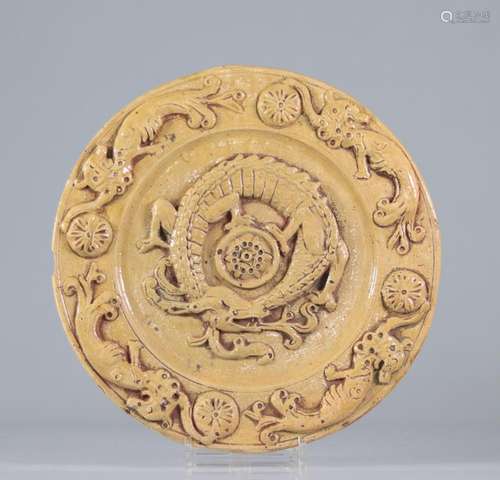 Glazed earthenware dish decorated with Asian dragons