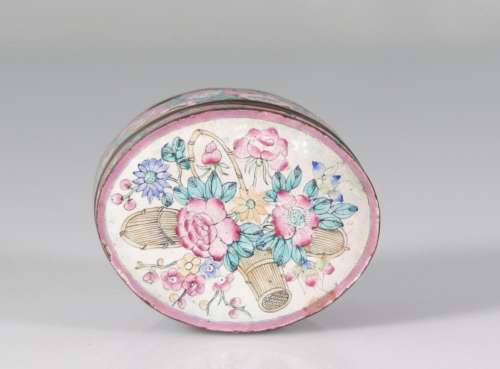 Chinese enamel box from the Qing period with floral decorati...