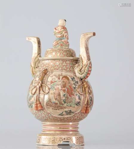 Japan covered vase Satsuma XIXth cartouches decorated with J...