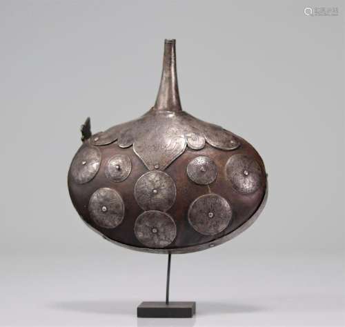 Powder flask probably Germany XVI th century. wood copper an...