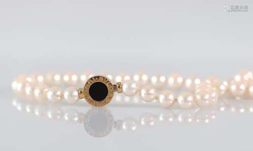 BULGARI necklace of slightly pink cultured pearls, button cl...