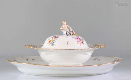 Meissen porcelain vegetable dish and dish decorated with flo...