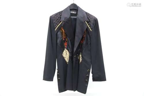 Veste à franges et clous dorés<br />
Elysa, Les Champs<br />...