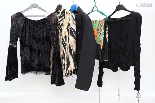 Lot de 5 vêtements comprenant :<br />
-haut noir, My design ...