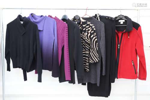 Lot de 8 vêtements comprenant :<br />
-pull noir, Caroll Par...