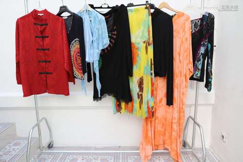 Lot de 8 vêtements comprenant :<br />
-veste col Mao chinois...