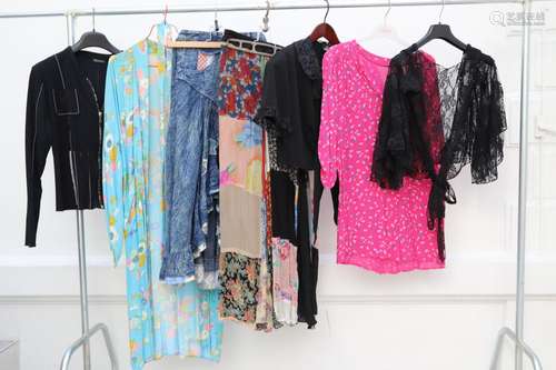 Lot de 8 vêtements comprenant :<br />
-veste cassiopée<br />...