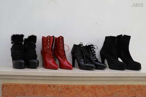 Lot de 4 paires de bottines à talon haut<br />
Noires, rouge...