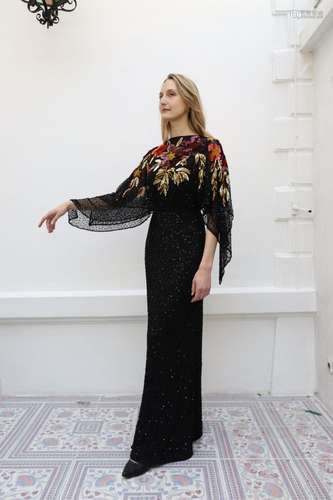 Robe longue de soirée aux sequins à décor de feuillages et f...