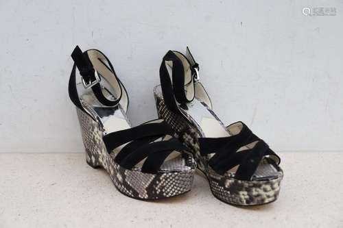 Paire de chaussures Michael Kors, 39 env.<br />
Semelle comp...