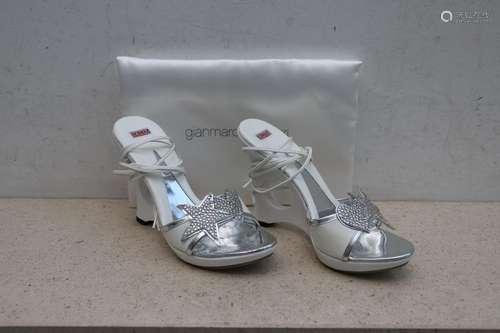 Paire de chaussures Gian Marco Lorenzi, 38<br />
Blanches et...