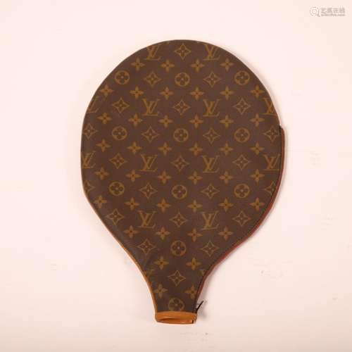 HOUSSE DE RANGEMENT DE RAQUETTE LOUIS VUITTON<br />
Fermetur...